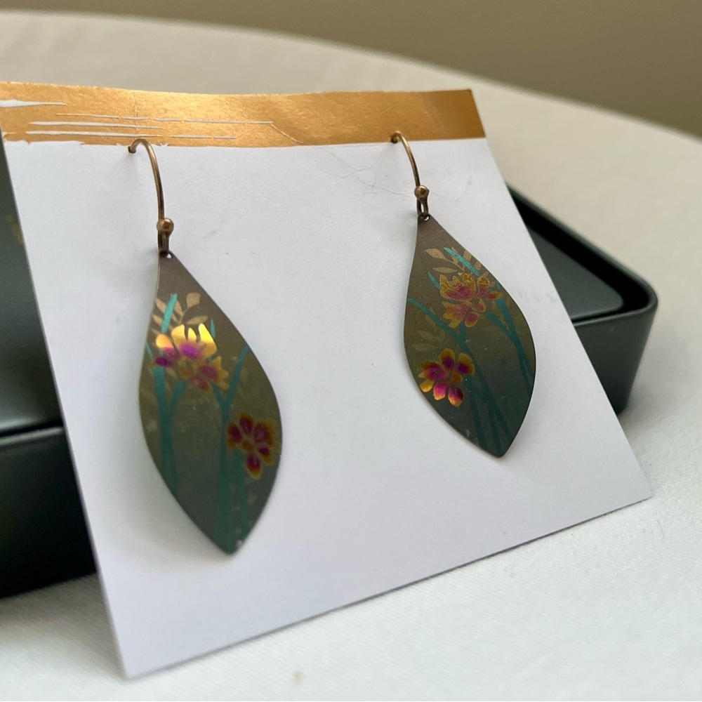 Artistic Floral Leaf Earrings - Picture 4 of 4